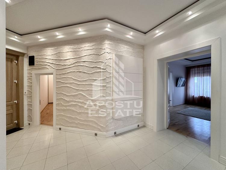 Apartament cu 3 camere decomandat, mobilat în Neptun