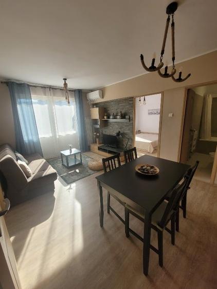 Apartament cu 3 camere semidecomandat, mobilat în Calea Victoriei