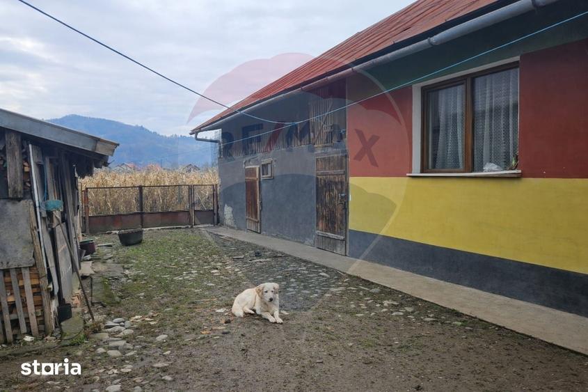 Casă cu 5 camere cu Teren 1497 Mp în Sarasău