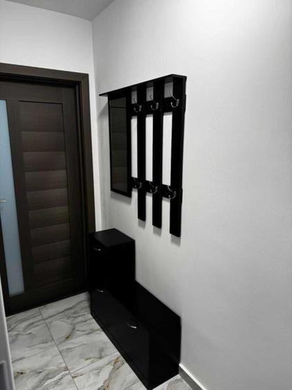 Apartament cu 2 camere semidecomandat în Craiovița Nouă