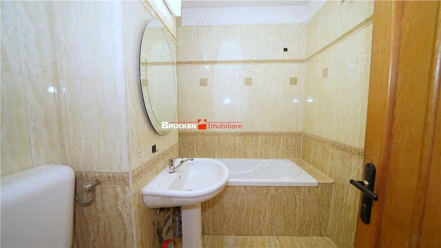 Apartament cu 3 camere decomandat în Decebal