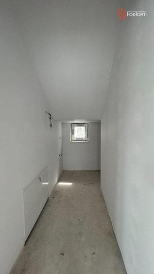 Duplex cu 5 camere cu Canalizare în Dumbrăvița