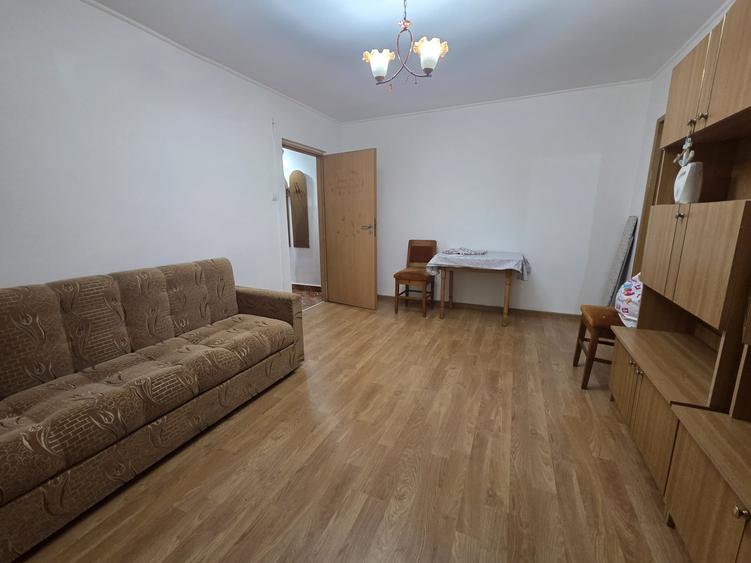 Apartament cu 2 camere semidecomandat în Mircea cel Bătrân