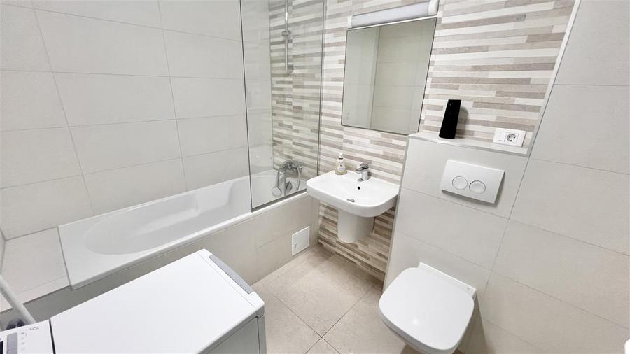 Apartament cu 2 camere decomandat în Tractorul