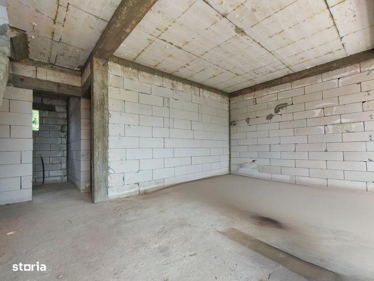Casă cu 4 camere în Lumina