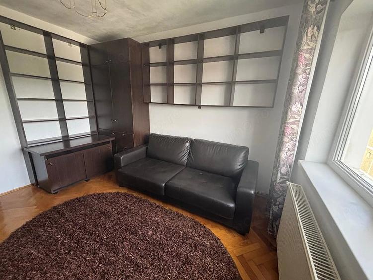Apartament cu 3 camere decomandat în Aradului