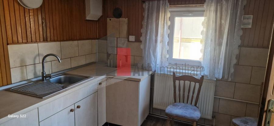 Casă individuală cu 3 camere cu Canalizare în Central