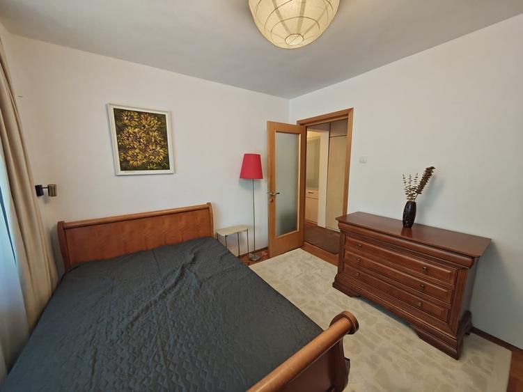 Apartament cu 3 camere semidecomandat, mobilat în Muncii