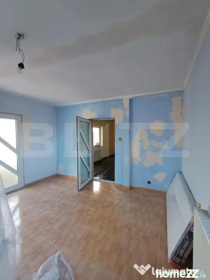 Apartament cu 3 camere semidecomandat în Câmpia Turzii