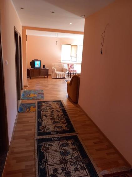 Casă cu 7 camere cu Teren 1000 Mp în Central
