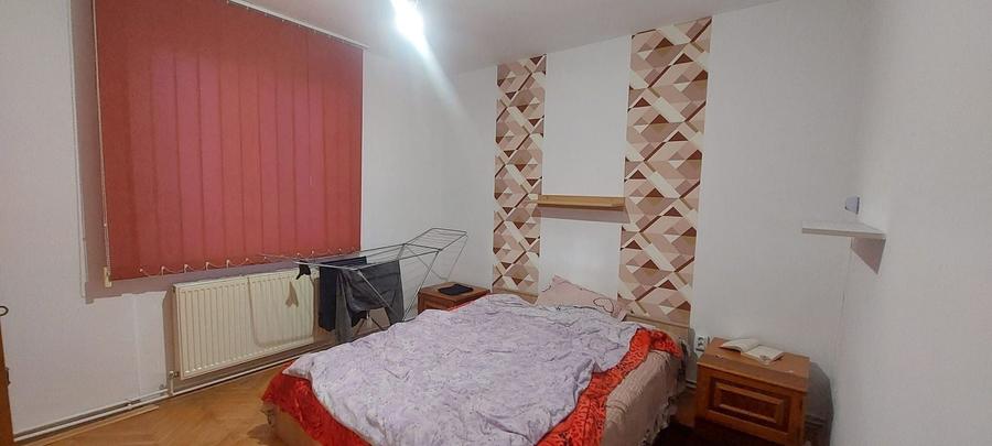 Apartament cu 3 camere decomandat în Dâmbu Pietros