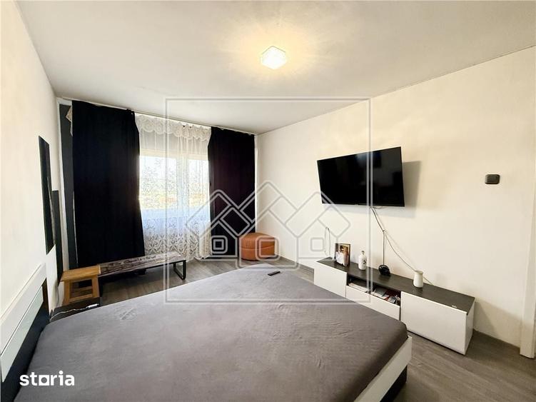 Apartament cu 3 camere decomandat în Vasile Aaron