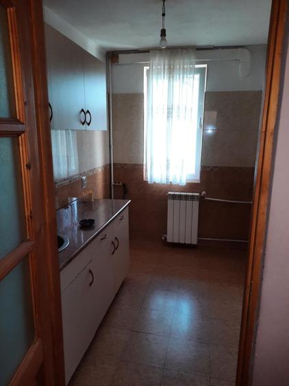 Apartament cu 2 camere semidecomandat în Olteniței