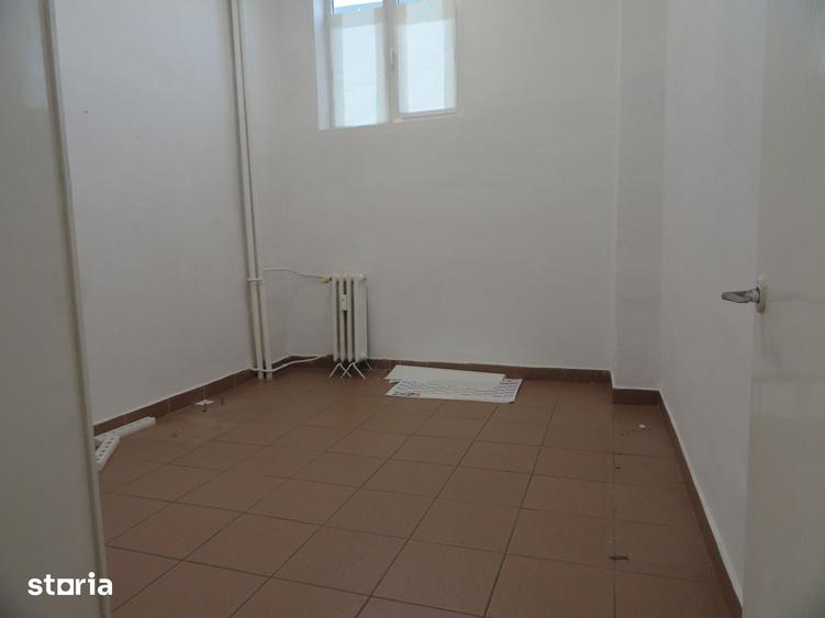 Spațiu comercial, de 146 mp, în Intim