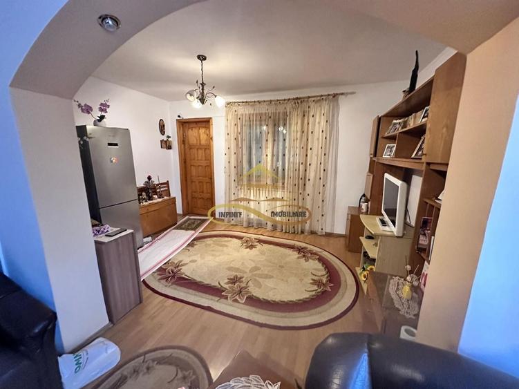 Casă individuală cu 5 camere cu Canalizare în Ultracentral