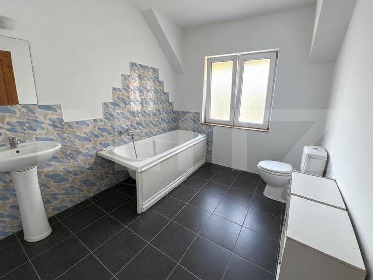 Casă individuală cu 3 camere cu Canalizare în Plopi