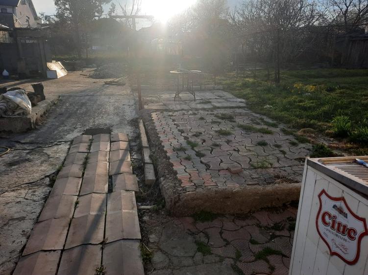Casă individuală cu 7 camere cu Teren 777 Mp în Sud