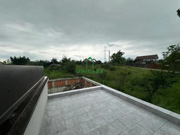 Casă cu Teren 2000 Mp în Români