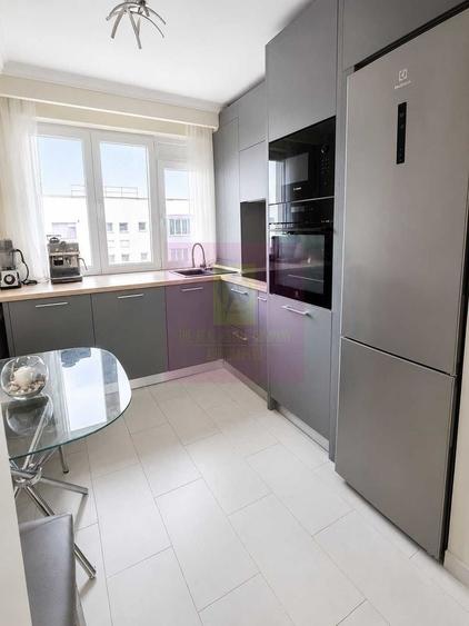 Apartament cu 3 camere semidecomandat în Titan