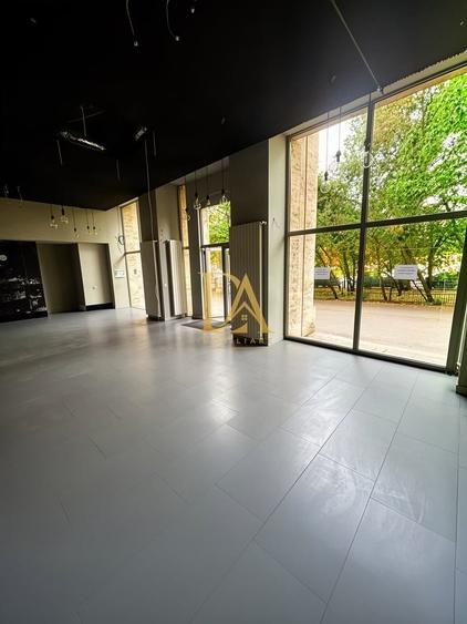Spațiu comercial, de 119.55999755859 mp, în Libertății