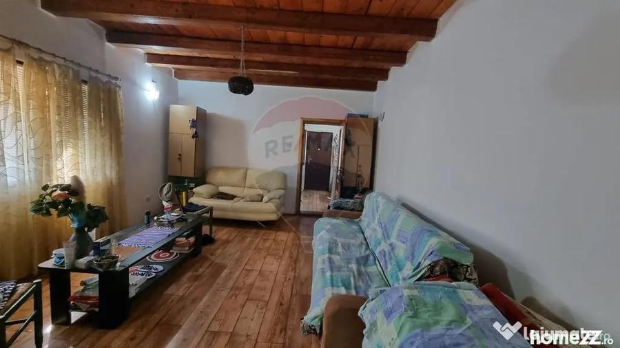 Casă cu 5 camere cu Teren 1000 Mp în Sud