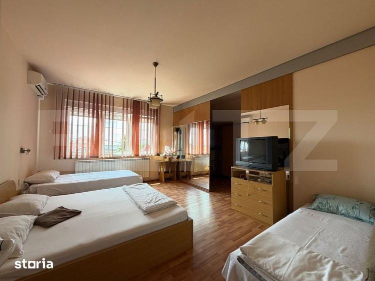 Casă cu 9 camere cu Teren 868 Mp în Micro 1