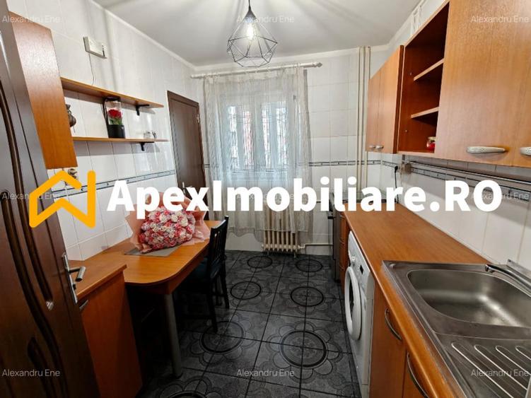 Apartament cu 2 camere decomandat în Teiul Doamnei