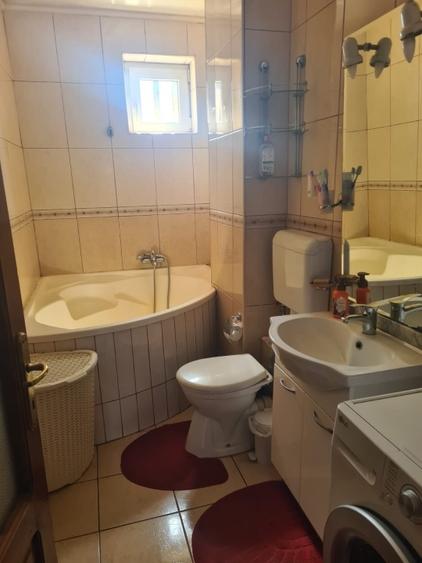 Apartament cu 3 camere decomandat, mobilat în Cantemir