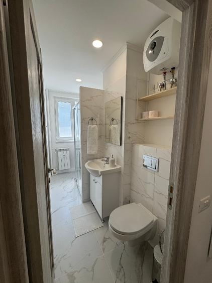 Apartament cu 3 camere decomandat, mobilat în Tineretului