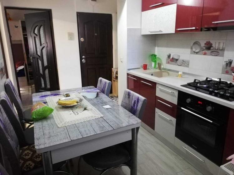 Apartament cu 3 camere decomandat în Dărmănești