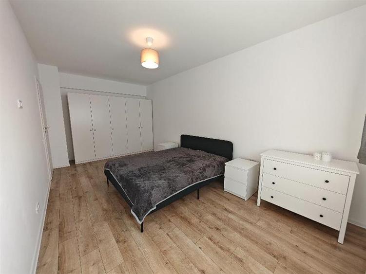 Apartament cu 2 camere decomandat, mobilat în Tractorul
