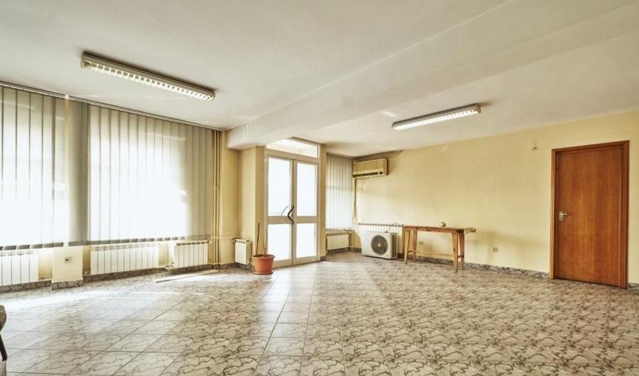Casă individuală cu 14 camere cu Canalizare în Eroii Revoluției