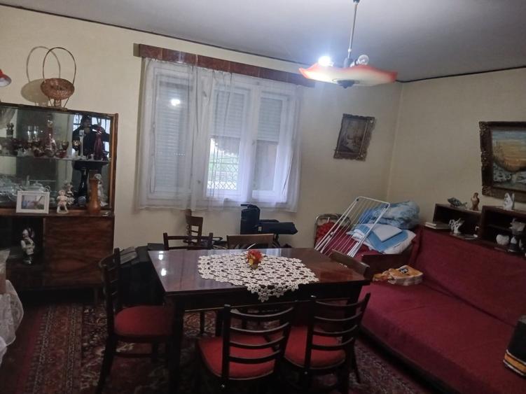 Casă individuală cu 5 camere cu Teren 420 Mp în Central