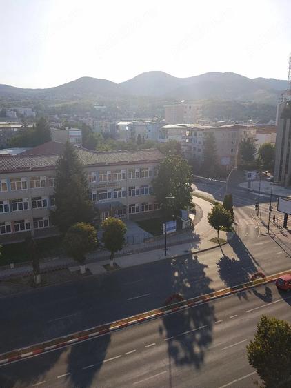 Apartament cu 2 camere decomandat în 22 Decembrie