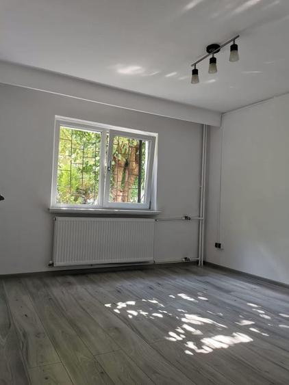 Apartament cu 4 camere decomandat în Exterior Vest