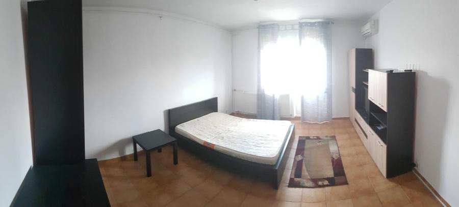 Garsonieră decomandată în Eroii Revoluției
