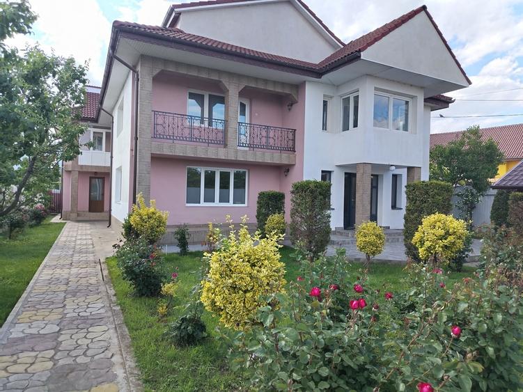 Casă cu 4 camere cu Teren 1000 Mp în Dumbrava