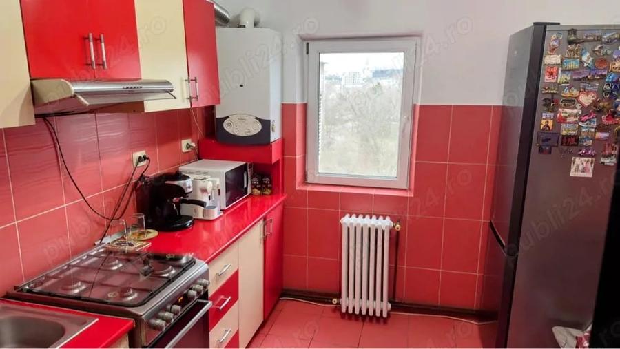 Apartament cu 4 camere decomandat în Galata