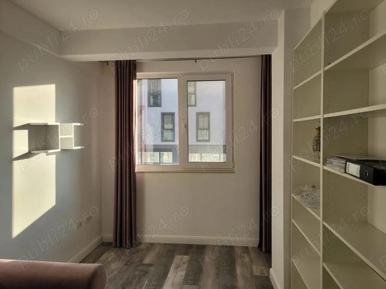 Apartament cu 3 camere semidecomandat în Soarelui
