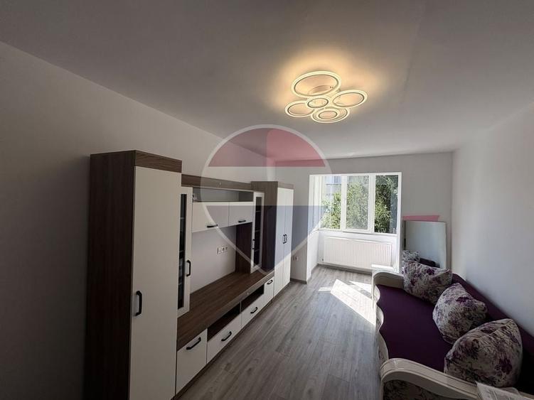 Apartament cu 2 camere semidecomandat, mobilat în Săsar