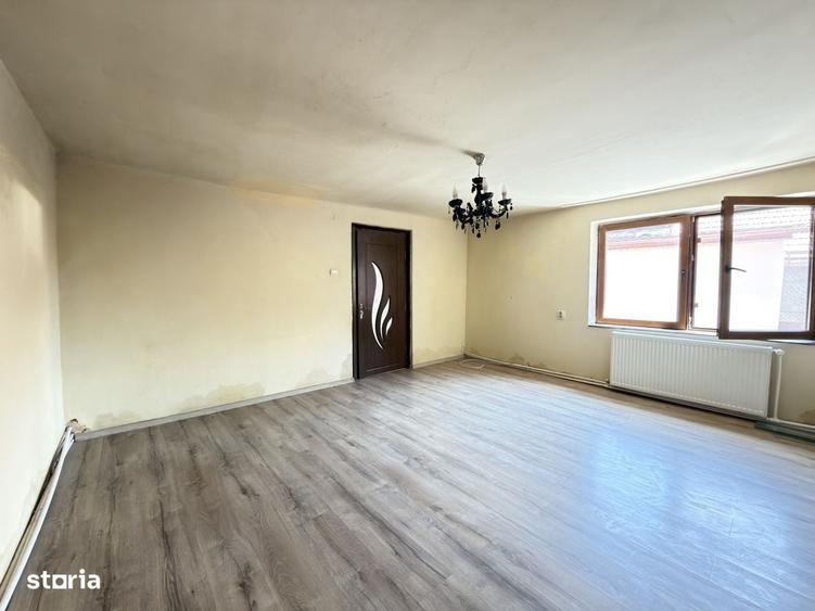 Casă cu 4 camere în Ghiroda