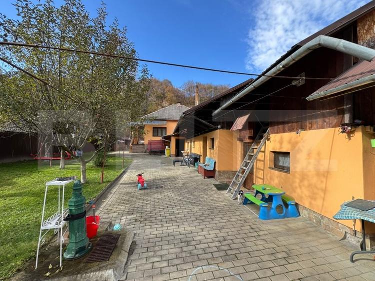 Casă individuală cu 6 camere cu Canalizare în Câmpeni