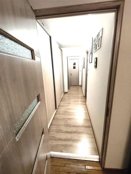 Apartament cu 3 camere semidecomandat, mobilat în Micro 3