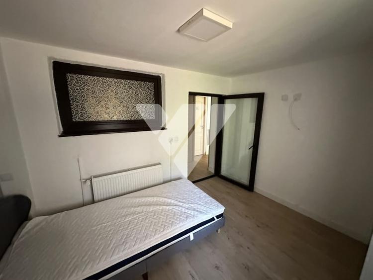 Casă individuală cu 8 camere cu Canalizare în Ștrand