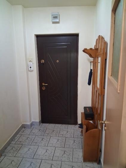 Apartament cu 2 camere semidecomandat, mobilat în Baba Novac
