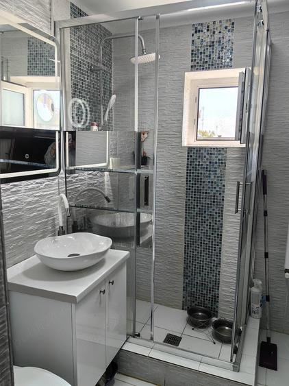 Apartament cu 4 camere decomandat, mobilat în Central