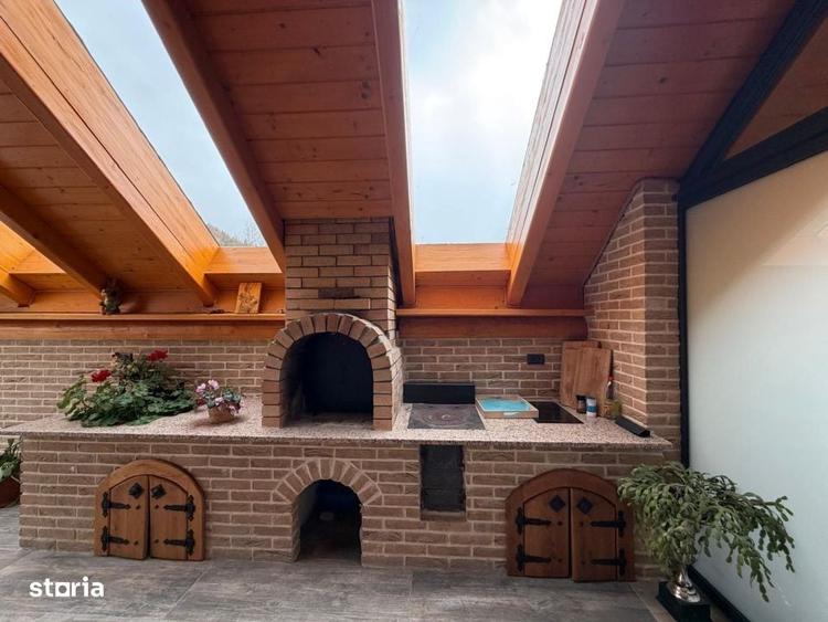Casă cu 4 camere cu Teren 5500 Mp în Sucevița