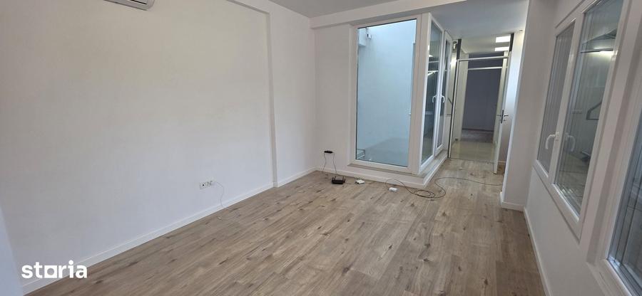 Casă cu 6 camere cu Teren 180 Mp în Grivița