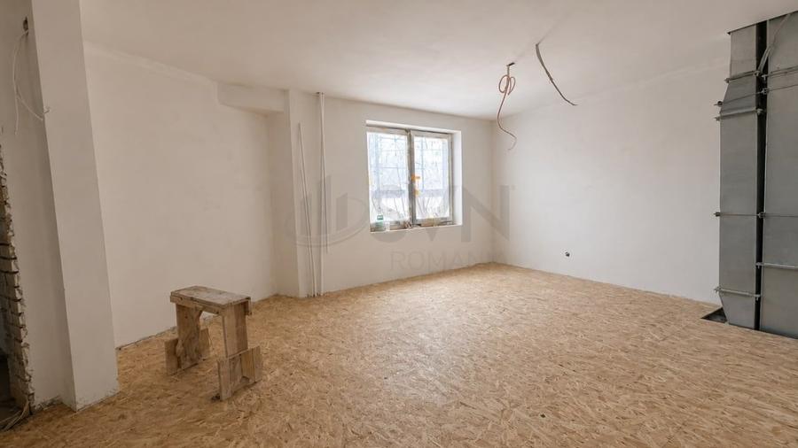 Apartament cu 3 camere semidecomandat, mobilat în Universitate