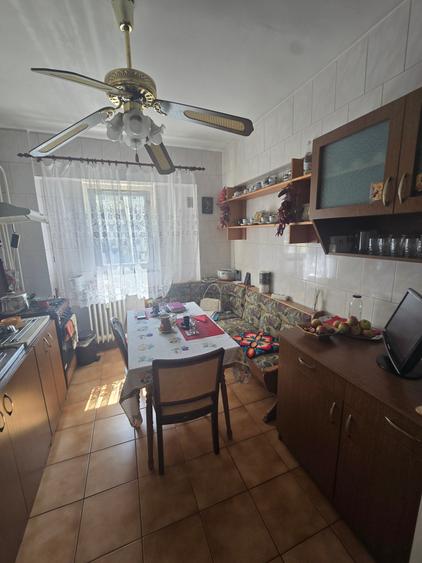 Apartament cu 4 camere decomandat în Colentina